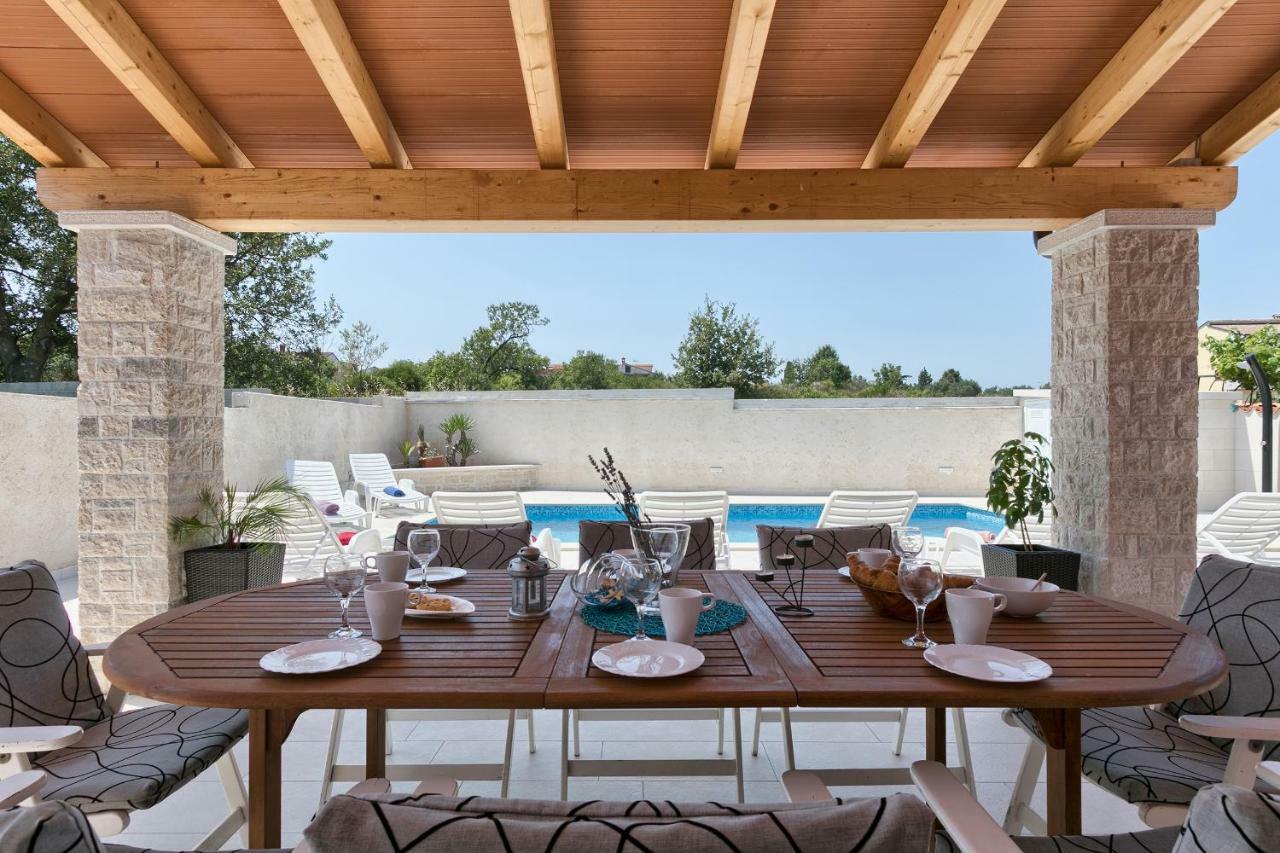 Holiday Home Nikol Pula Exterior photo