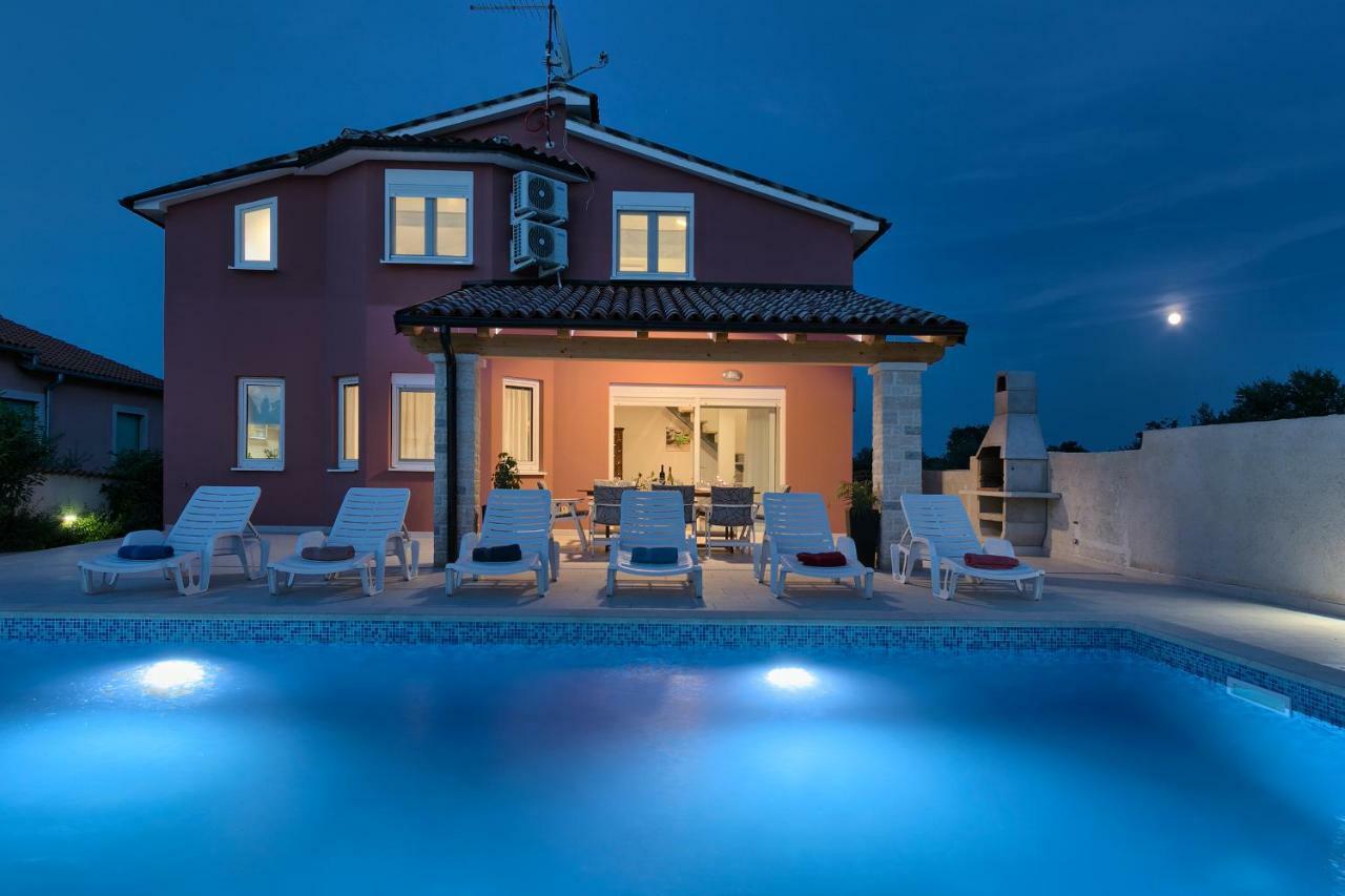 Holiday Home Nikol Pula Exterior photo