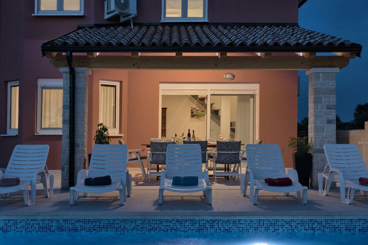 Holiday Home Nikol Pula Exterior photo