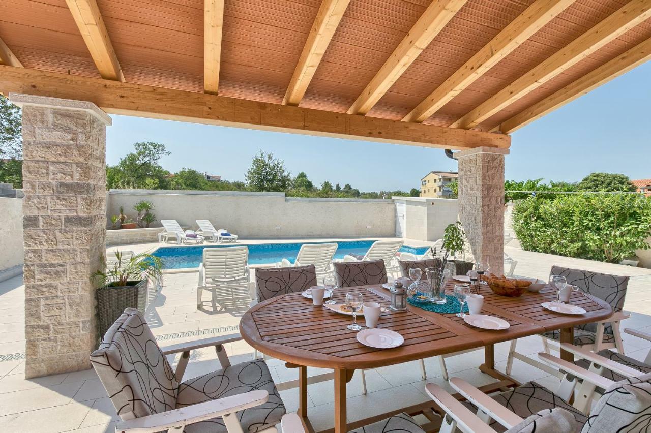Holiday Home Nikol Pula Exterior photo