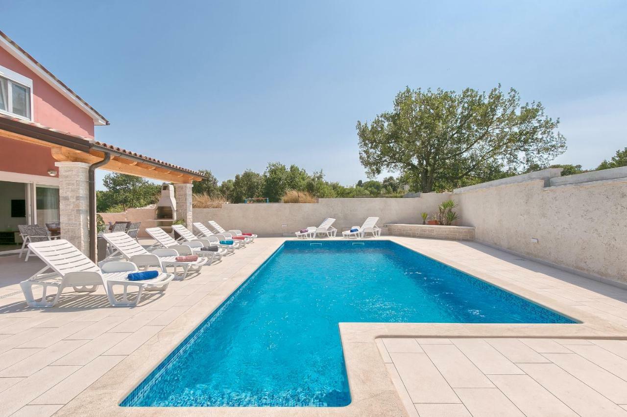 Holiday Home Nikol Pula Exterior photo