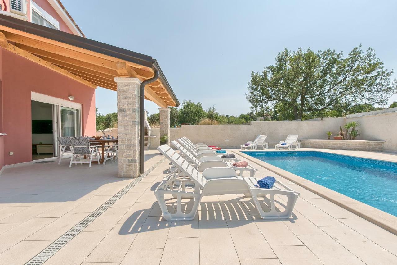 Holiday Home Nikol Pula Exterior photo